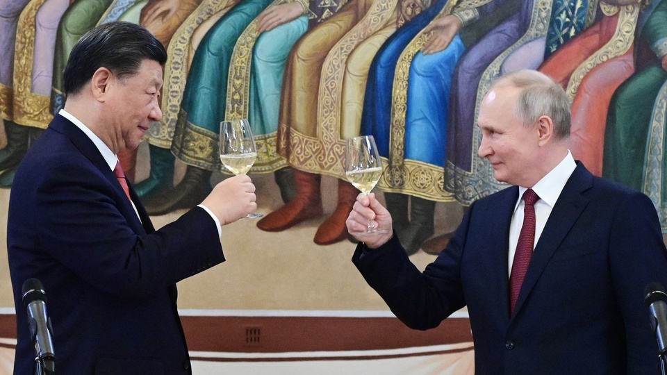 Für Putin dient der chinesische Friedensplan als Verhandlungsgrundlage, falls die Ukraine ihn akzeptiert  Kiew sagte, es habe Peking zu Gesprächen eingeladen und warte auf eine Antwort