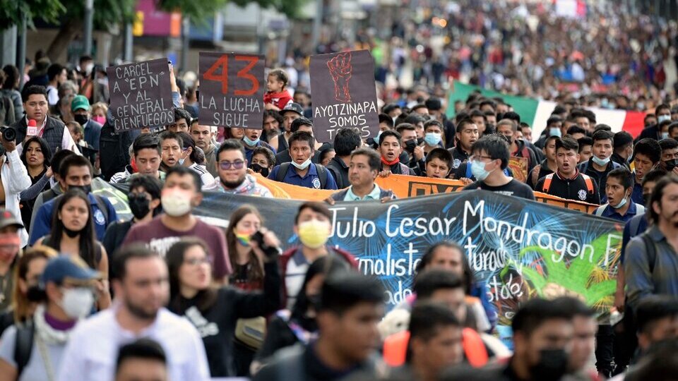 Detienen a nueve policías por la desaparición de los 43 estudiantes de ...