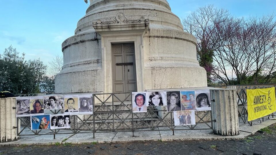Roma rende omaggio agli argentini scomparsi |  Il 24 marzo è stato acceso il faro della capitale italiana