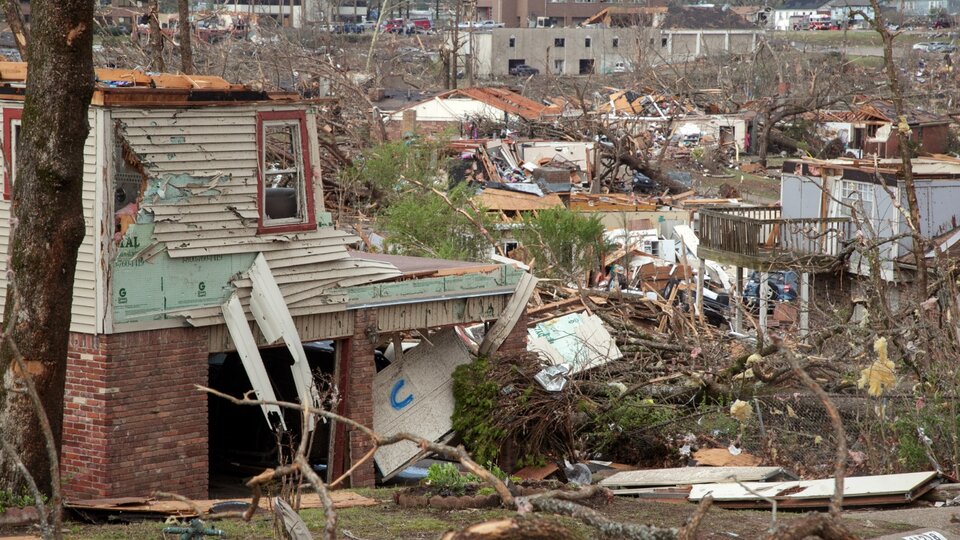 Estados Unidos: Al menos once muertos por tornados y tormentas  | Apagones y destrozos en casas y comercios 