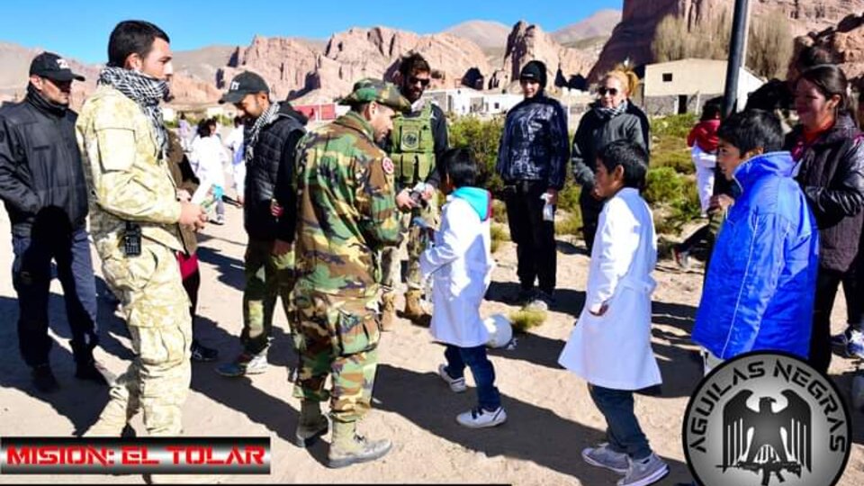 Comando Águilas Negras: delirio paramilitar en Catamarca | Se comportan  como militares, usan simbología cercana al nazismo y armas de paintball |  Página12