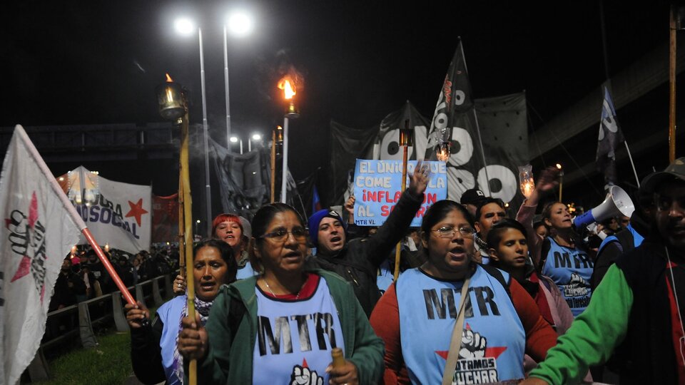 Marcha de antorchas y acampe de Unidad Piquetera | Anuncian posibles medidas conjuntas con organizaciones afines al Gobierno