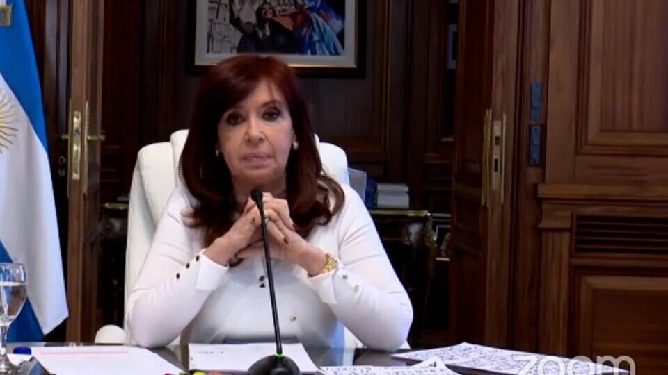 Cristina Kirchner apeló al fallo de Vialidad que pretende proscribirla | Los abogados pidieron su absolución