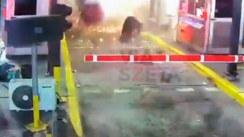 El impactante choque a 120 kilómetros por hora de un auto contra la