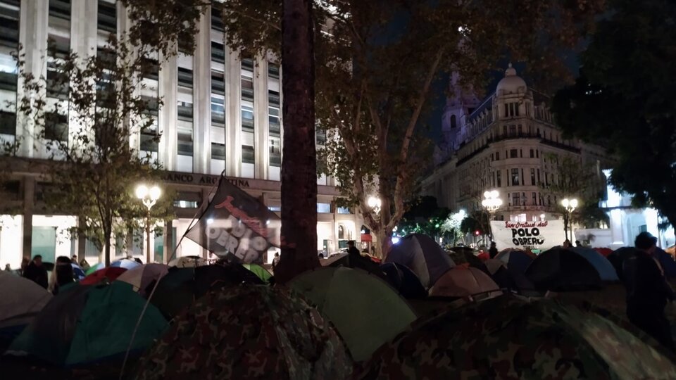 Vigilia: Unidad Piquetera acampa en la previa de la jornada de protesta