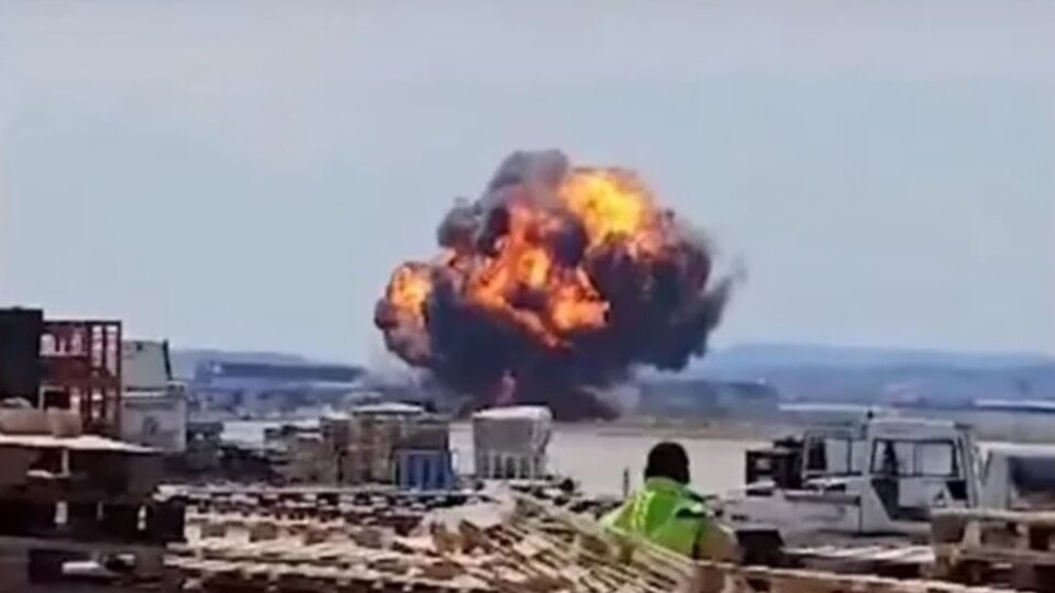 Se estrelló un avión en plena exhibición en España | De la fuerza aérea