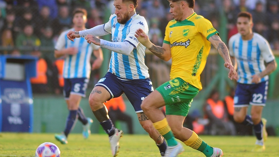 Racing Empató Con Defensa Y No Logra Despegar En El Torneo Los De Florencio Varela Terminaron 4267