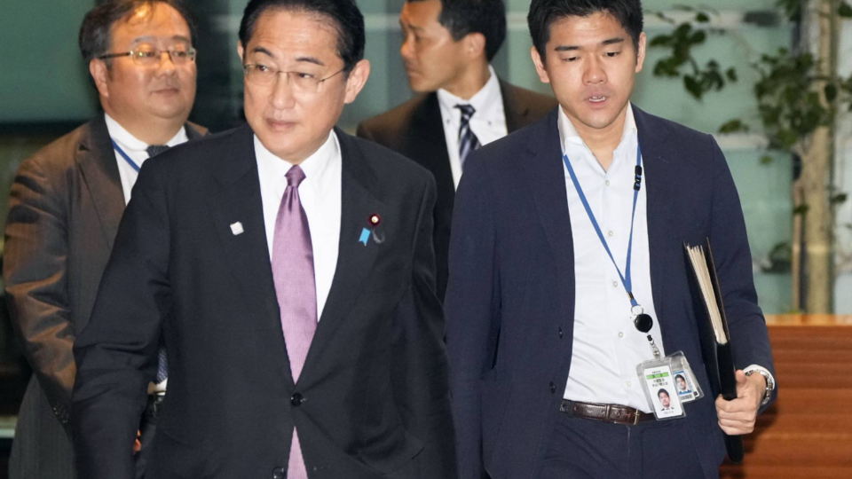 Japón: el primer ministro despidió a su hijo después de una polémica fiesta en la residencia oficial | “Deberá asumir la responsabilidad de sus acciones”