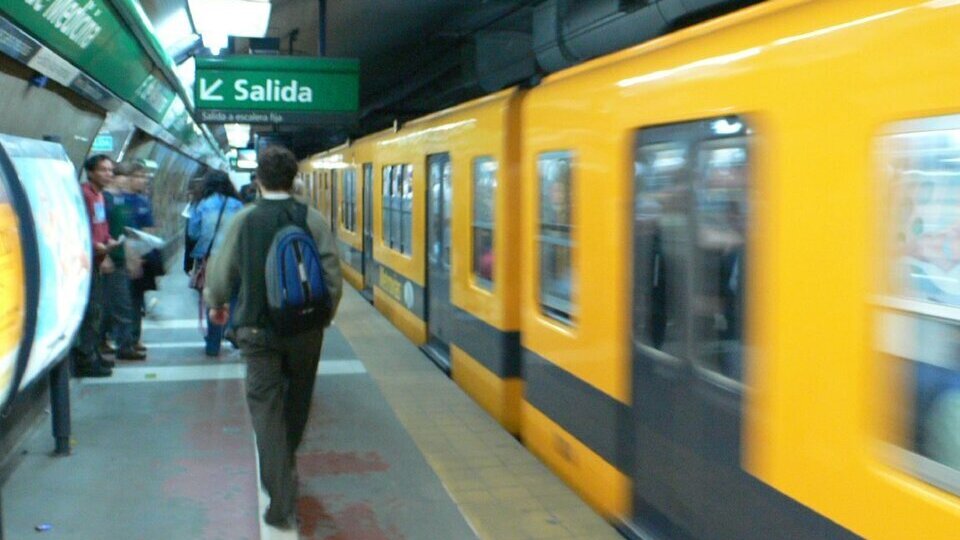 Amenaza De Bomba En La Línea D De Subte: Evacuaron A Los Pasajeros Y ...