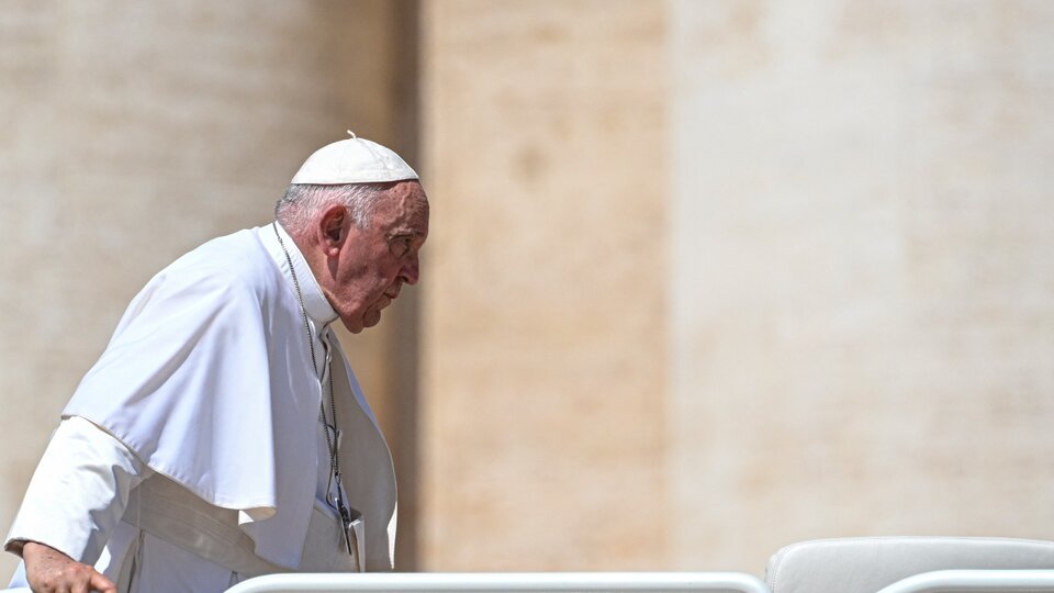 El Papa Francisco reaccionó bien a una operación de hernia abdominal | El Vaticano canceló todas las audiencias hasta el 18 de junio
