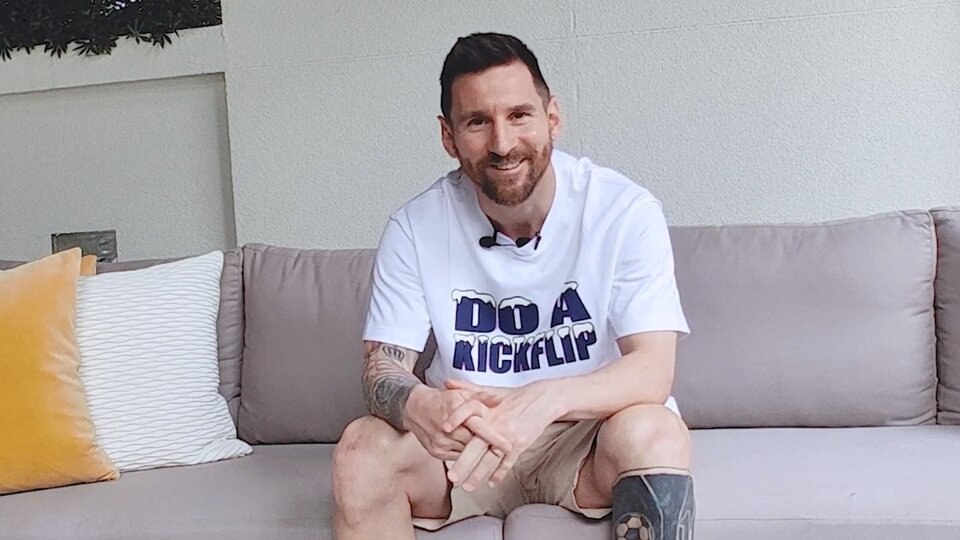 La remera que usó Messi anunciar pase al Inter Miami tiene un mensaje oculto | precio tiene? | Página|12