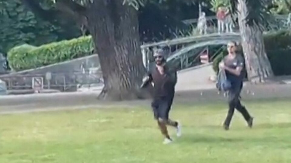 Vidéo : C’était le moment où des enfants ont été attaqués dans un parc en France |  A Annecy, une ville des Alpes