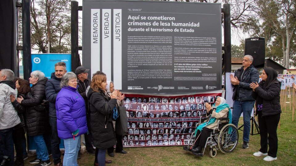 Reponen la señalización de Puente 12 y el Banco | Memoria persistente