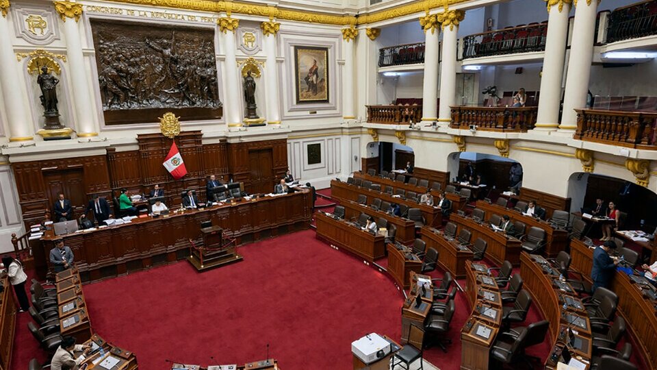 Perú: La coalición de derecha y ultraderecha concentra más poder | El Congreso avanza sobre instituciones clave