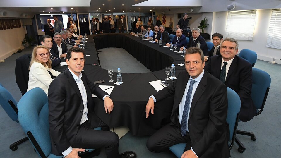 Sergio Massa se reunió con gobernadores del oficialismo | Nuevo respaldo al  precandidato a presidente de UxP | Página|12