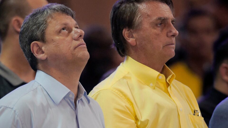 La caída en picada de Jair Bolsonaro | Ya inhabilitado para dos elecciones, el ex presidente de Brasil se va hundiendo en el ocaso