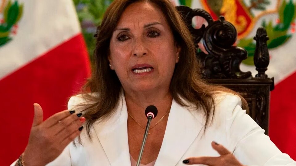 Peru: Sie verurteilten Tina Poluiarte, weil sie ein Buch plagiiert hatte, das sie in ihren Lehrplan aufgenommen hatte |  Die Untersuchung ergab, dass der Präsident 55 Prozent des Inhalts kopiert hatte