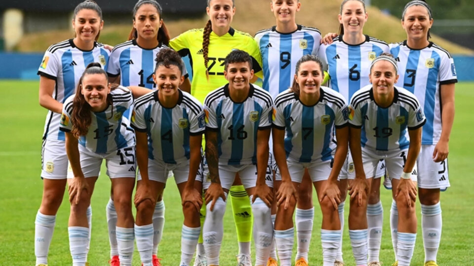 A que hora juega la selección femenina hoy