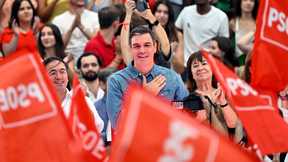 Sollte Spanien rechts abbiegen oder Pedro Sanchez |  Zum ersten Mal seit der Wende gehen die Neo-Francoisten mit der Option auf einen Regierungsantritt zur Wahl.