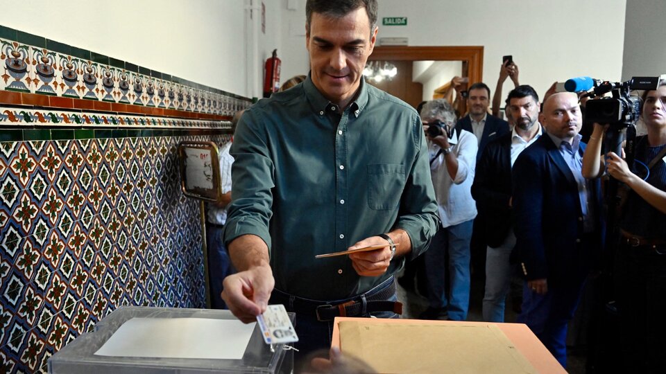 Alberto Fernández felicitó a Pedro Sánchez por su "extraordinaria elección"