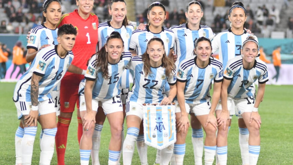 A que hora juega la selección femenina hoy