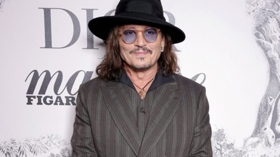 Johnny Depp è stato trovato privo di sensi in un hotel durante il tour europeo della sua band  Il fine settimana torna in scena