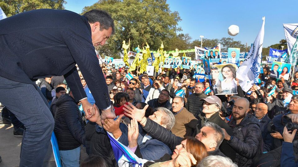 La intimidad de la gira de Sergio Massa por San Juan, La Rioja y Tucumán | El lado “B” de los actos y las confesiones de los gobernadores.