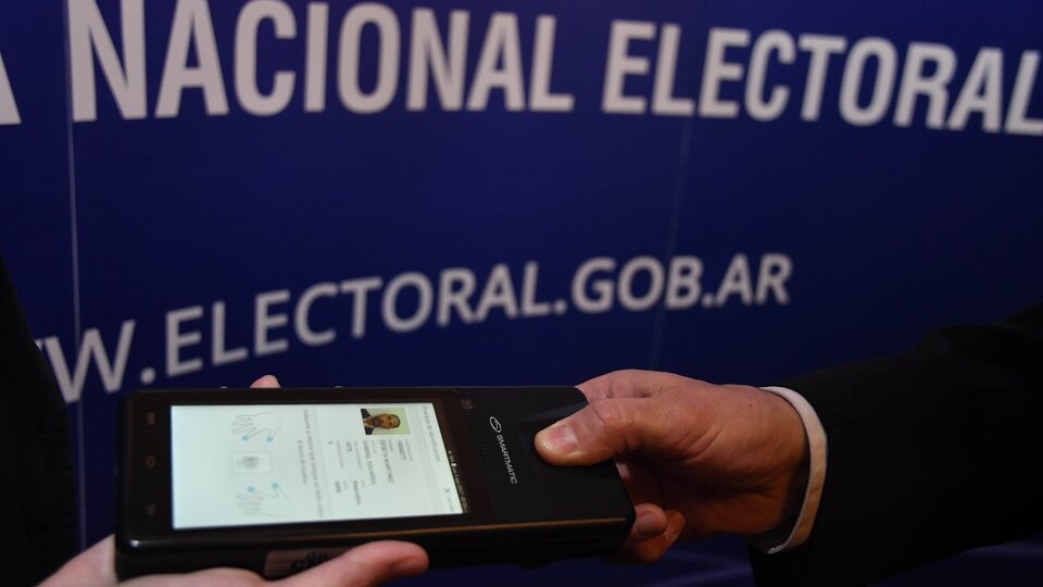 Votación por huellas dactilares: habrá una prueba piloto en las PASO  | Novedad electoral