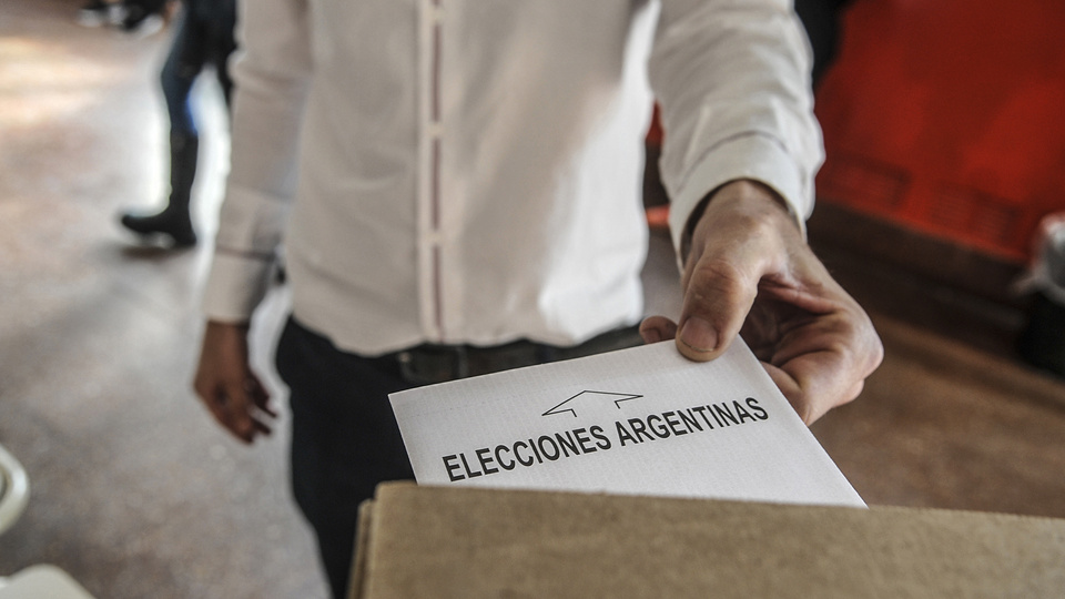 PASO: Las preguntas de los encuestadores en tiempo de descuento | Voto en blanco, ausentismo, los favoritos y el sube y baja de Milei
