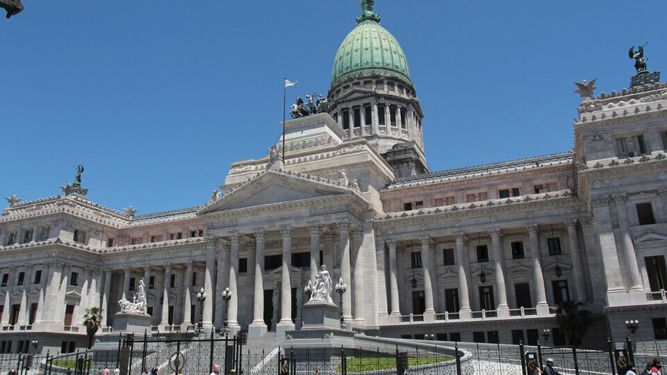 Quiénes serían los representantes de Milei en el Congreso de la Nación | Si en octubre se repiten los resultados de las PASO la ultraderecha ocuparía bancas en el Senado y Diputados