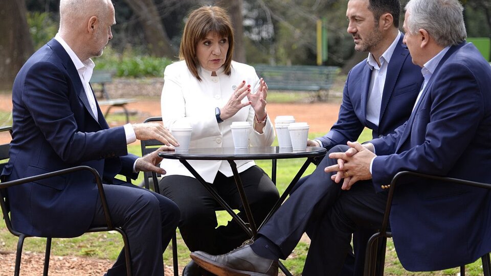 Patricia Bullrich y Horacio Rodríguez Larreta se sacaron una foto de unidad forzada | Tras la feroz interna, los dirigentes del PRO se mostraron juntos en Palermo