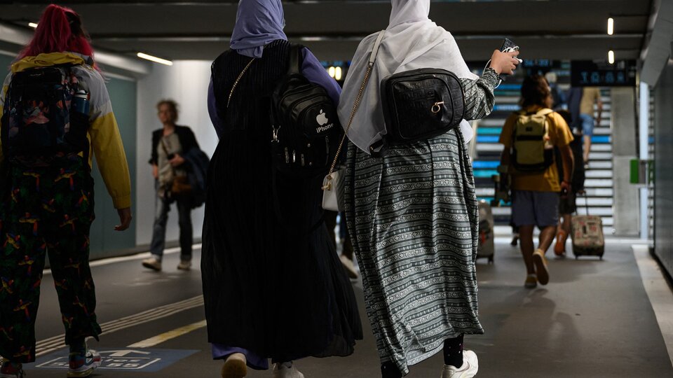 Francia: la Justicia decidió mantener la prohibición de abayas en las escuelas | Según el Consejo de Estado, la medida “no afecta” los derechos de las estudiantes