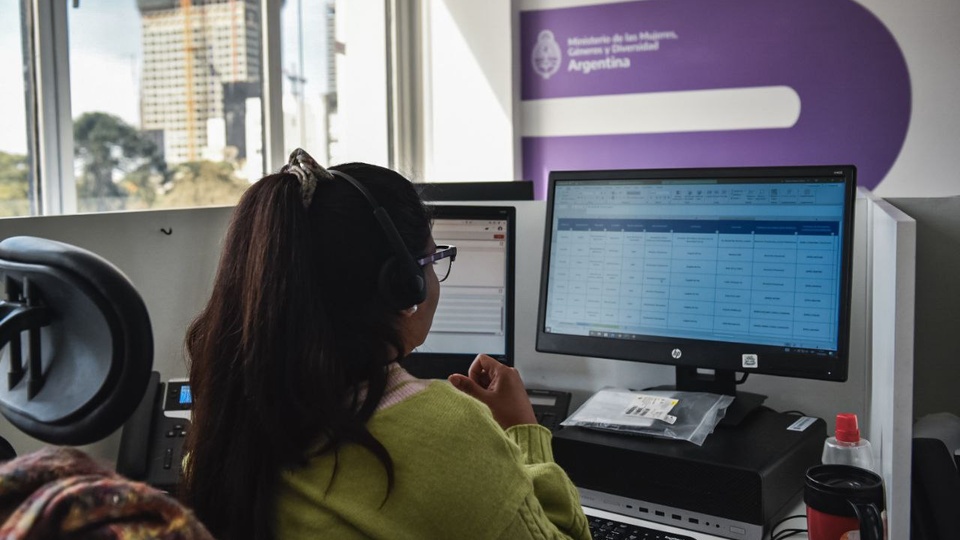 Diez años de la línea 144 Todo el día, todo el año, una ayuda contra