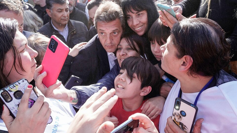 Sergio Massa recorre el conurbano bonaerense y se prepara para el debate presidencial | La estrategia de polarizar con Javier Milei y dejar de lado a Patricia Bullrich