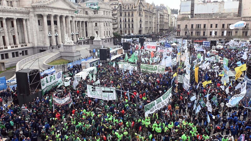 Los sindicatos festejaron la media sanción a la eliminación de Ganancias | La CGT y las CTA se concentraron frente al Congreso en apoyo al proyecto 