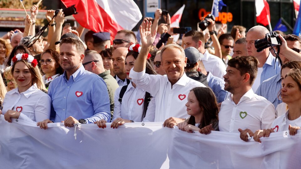 Polska: prawie milion osób Warszawa |  Wielka walka z konserwatywnym rządem