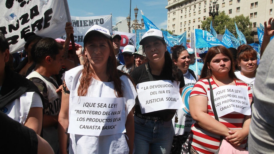 La UTEP se movilizó en apoyo a la quita del IVA | Manifestación de organizaciones sociales frente al Congreso