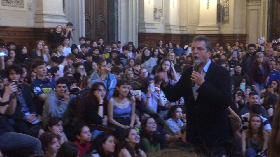 Sergio Massa pidió “compromiso y rebeldía” a la juventud | Mensaje al electorado joven en el final de campaña