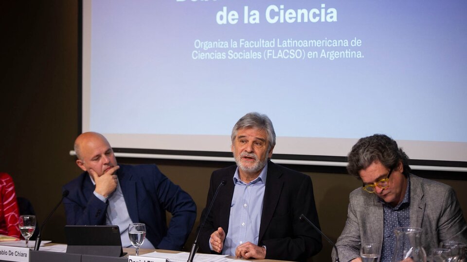 Science leaders from various political spaces defend the role of the state  Discussion in FLAXO