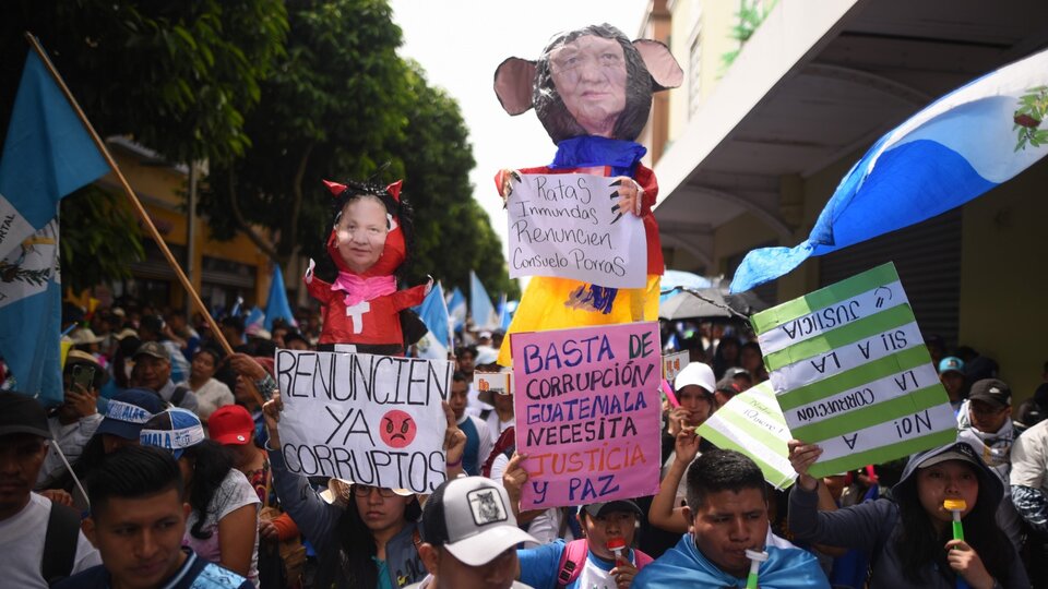 Crece la protesta en Guatemala por el intento de bloquear la asunción de Arévalo | Tres fiscales sancionados por EE.UU. amenazan la democracia 