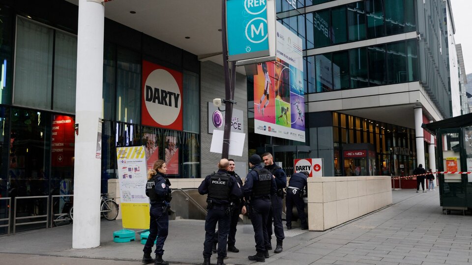 Francia: la policía baleó a una mujer que amenazó con inmolarse en un tren | En medio de una alerta máxima por la violencia en Medio Oriente