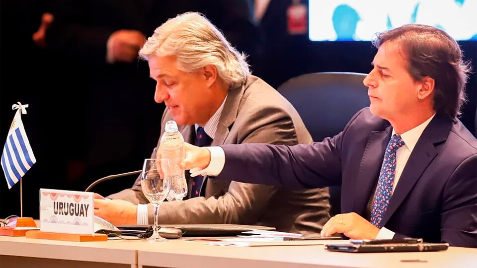 El gobierno uruguayo designó a un nuevo canciller pero siguen las críticas | La oposición y los aliados de Lacalle Pou piden explicaciones por la renuncia de Bustillo