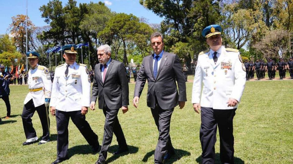 Sergio Massa participó de un acto con la Policía Federal | Respaldó a los agentes que “salen a la calle a defender la Constitución y la vida de los argentinos”