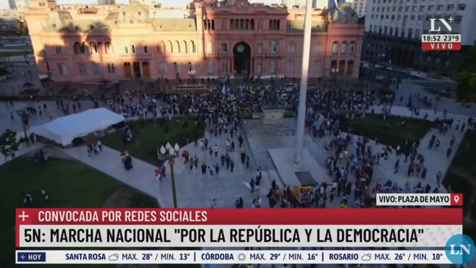 Mucho ruido y poca adhesión: La Libertad Avanza marchó a Plaza de Mayo