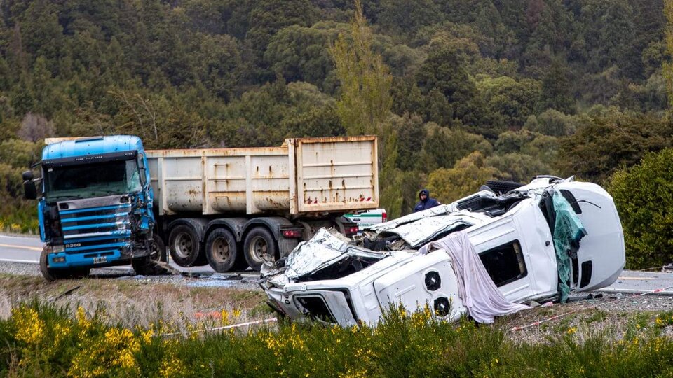 Seis Muertos Tras Un Choque Entre Un Camión Y Una Combi | Accidente ...