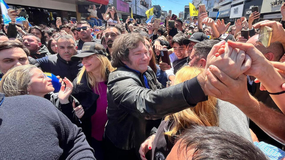 Milei culpó a los “tosedores” de Massa por su pobre e inestable desempeño en el debate | El candidato de La Libertad Avanza buscó justificar su bajo rendimiento