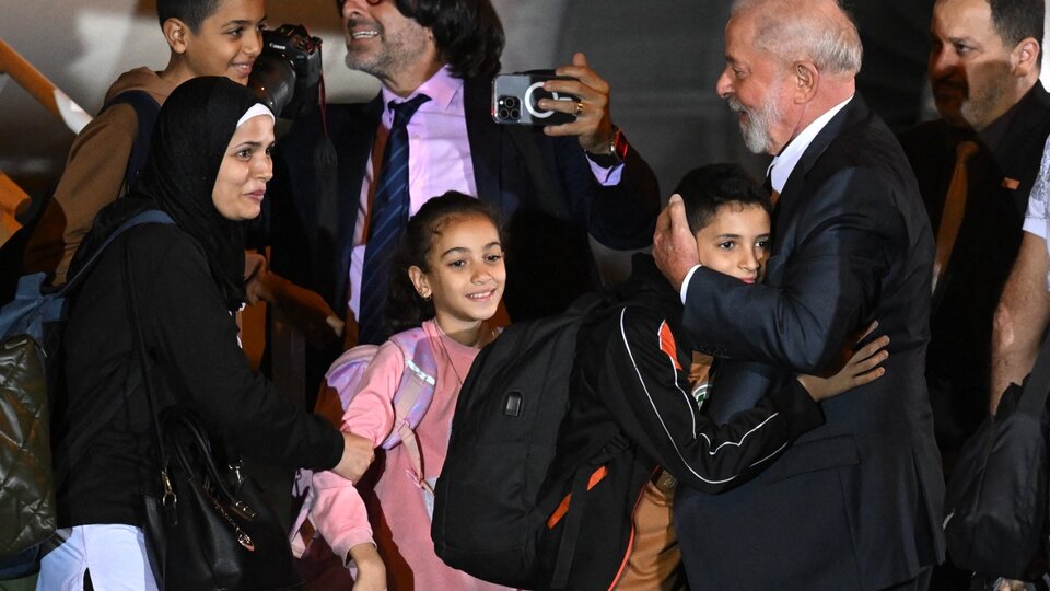 Lula acusó a Israel de «actos de terrorismo» en Gaza  Brasil recibió a 32 retornados del enclave presidencial