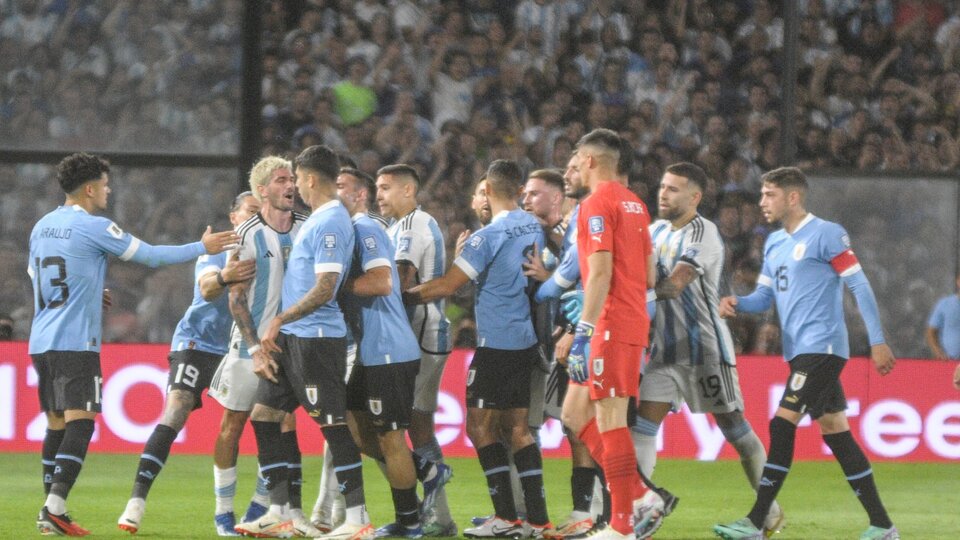 Termino el primer partido - La selección de Uruguay