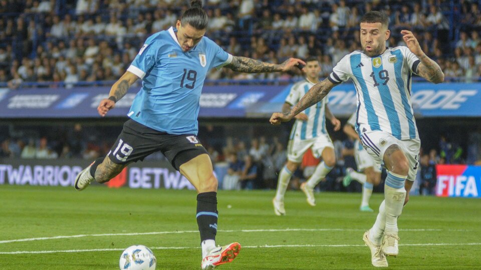 El fútbol uruguayo inició con la presencia en la cancha de los