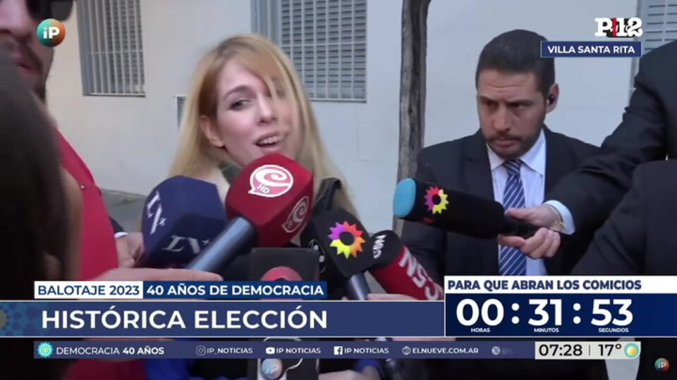 El show de Lilia Lemoine al votar: llegó temprano y violó la veda electoral | La cosplayer tiene un historial de complicaciones en elecciones